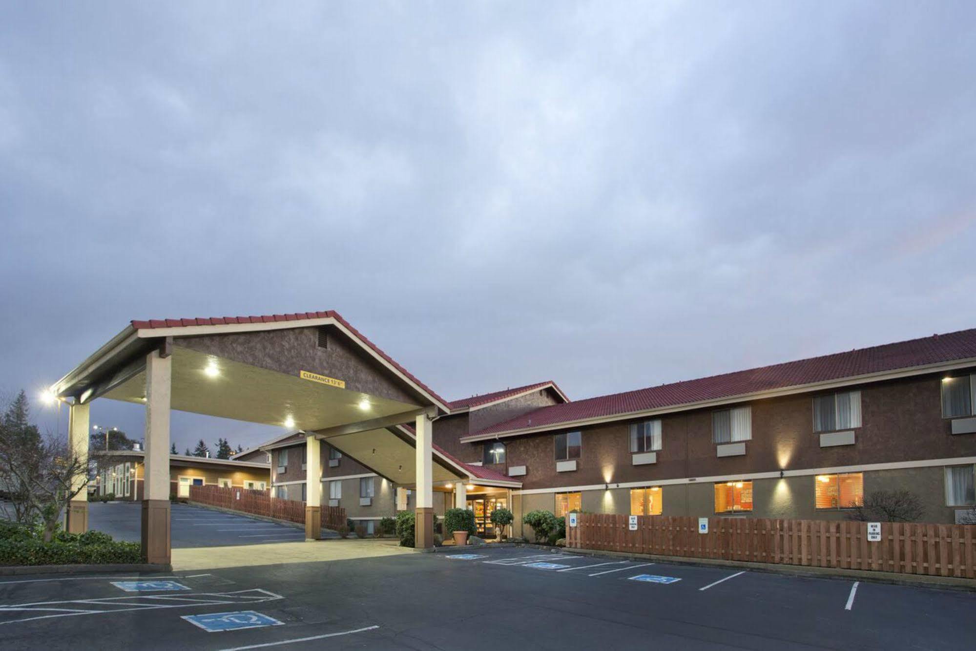 Red Lion Inn And Suites เฟเดอรัลเวย์ ภายนอก รูปภาพ